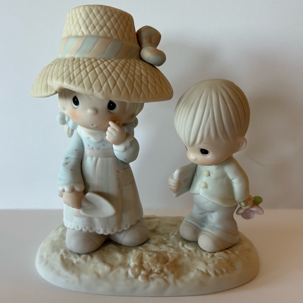 Precious Moments “I Picked A Special Mom” Figurine Display #100536
